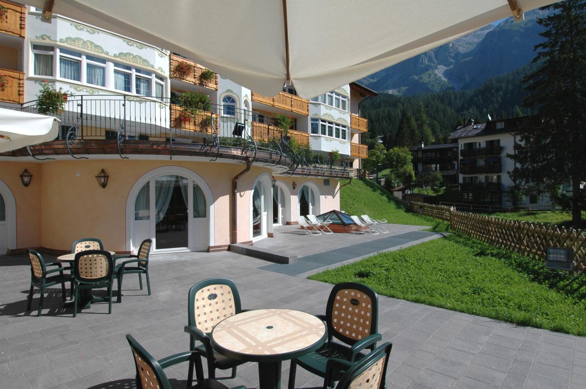Residence Pez Gajard San Martino Di Castrozza Exterior photo