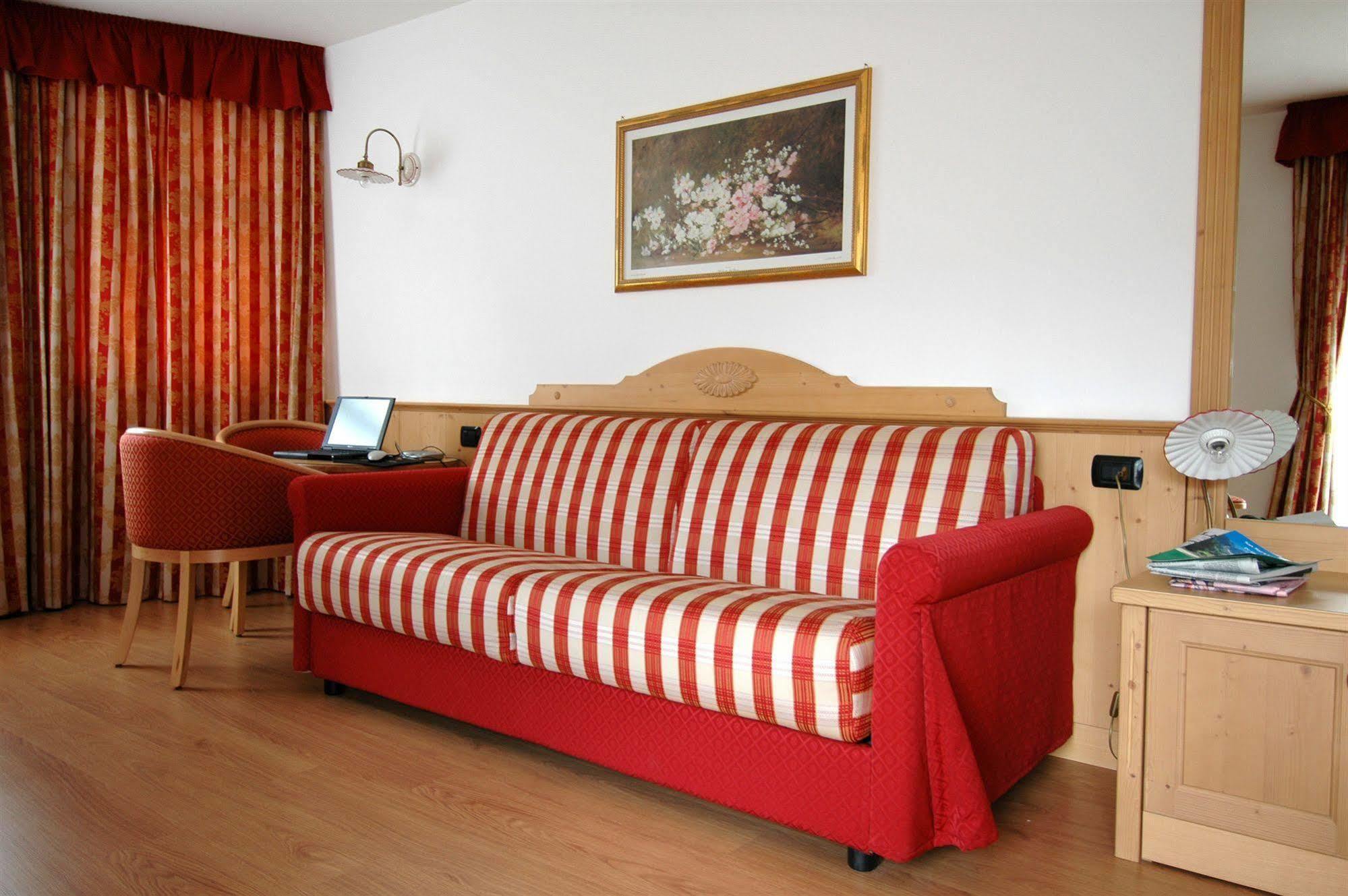 Residence Pez Gajard San Martino Di Castrozza Exterior photo